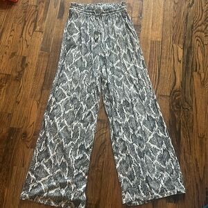 H&M flared paints with back pocket detail